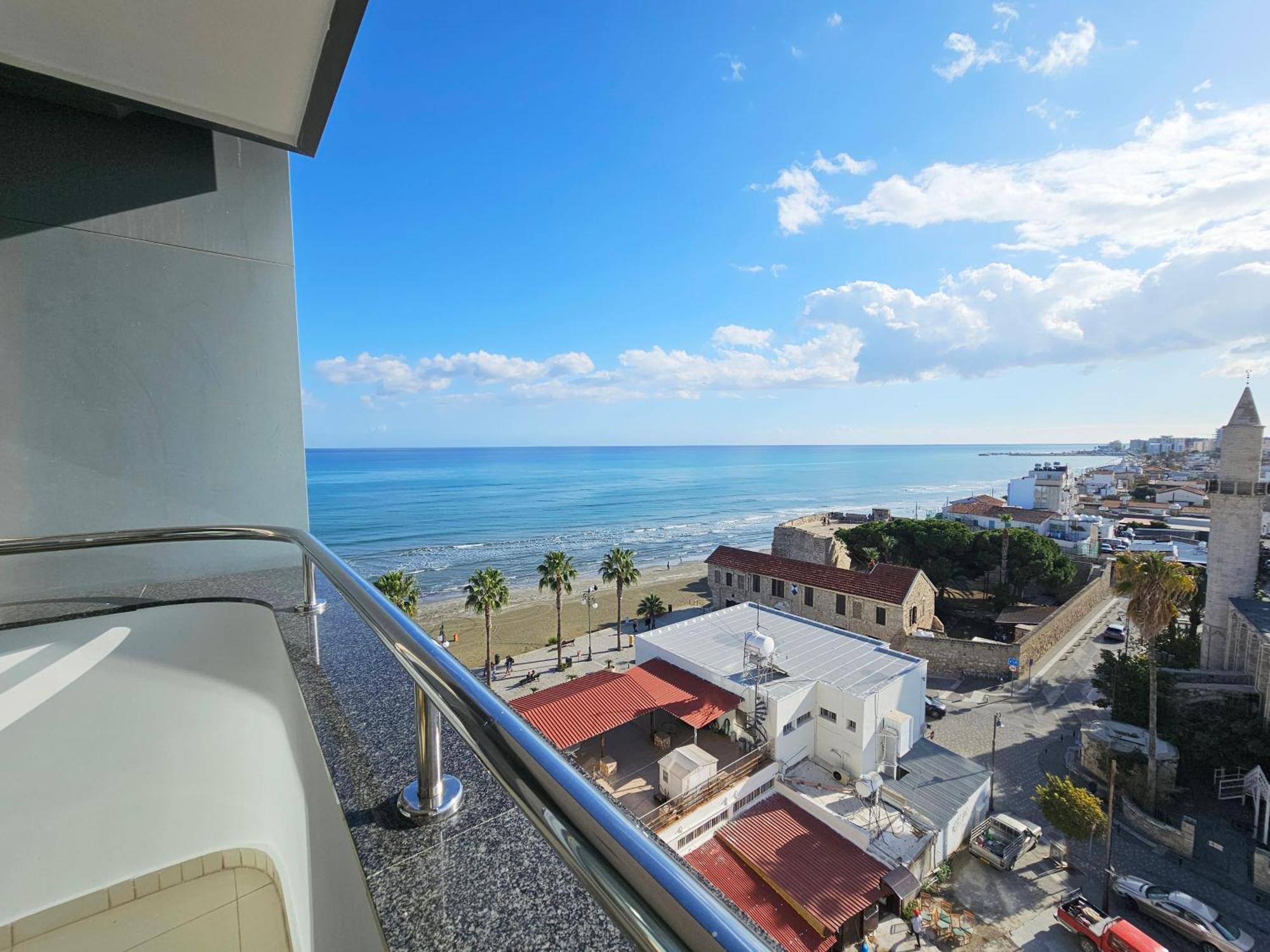 Dios Ponte Finikoudes Beachfront בית נופש